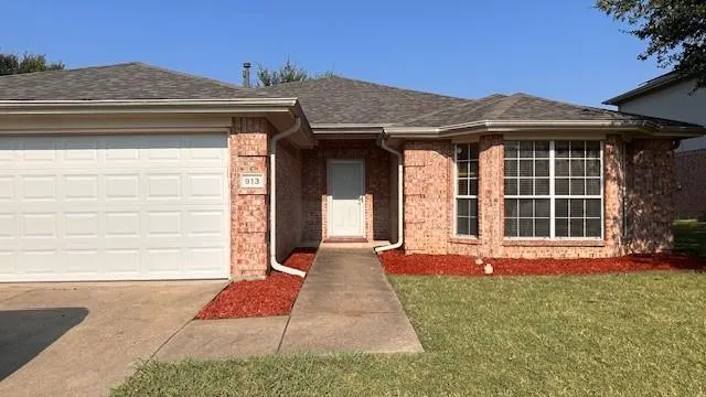 913 Austin Lane