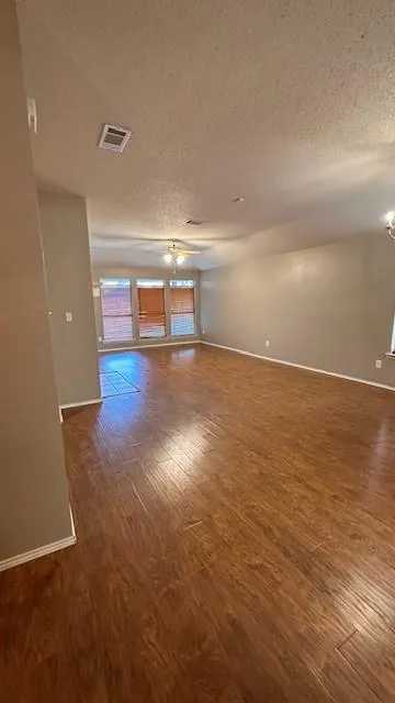 913 Austin Lane