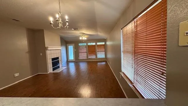 913 Austin Lane