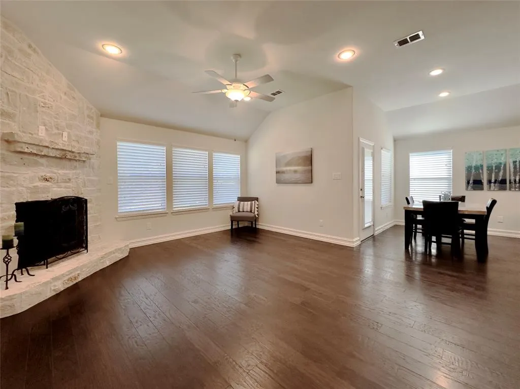 6808 Lighthouse Lane
