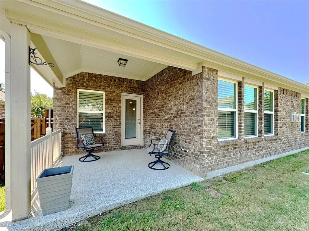 6808 Lighthouse Lane