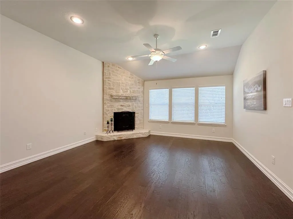 6808 Lighthouse Lane