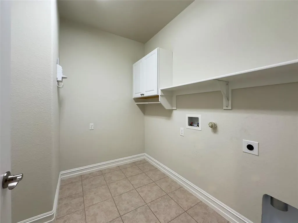 6808 Lighthouse Lane