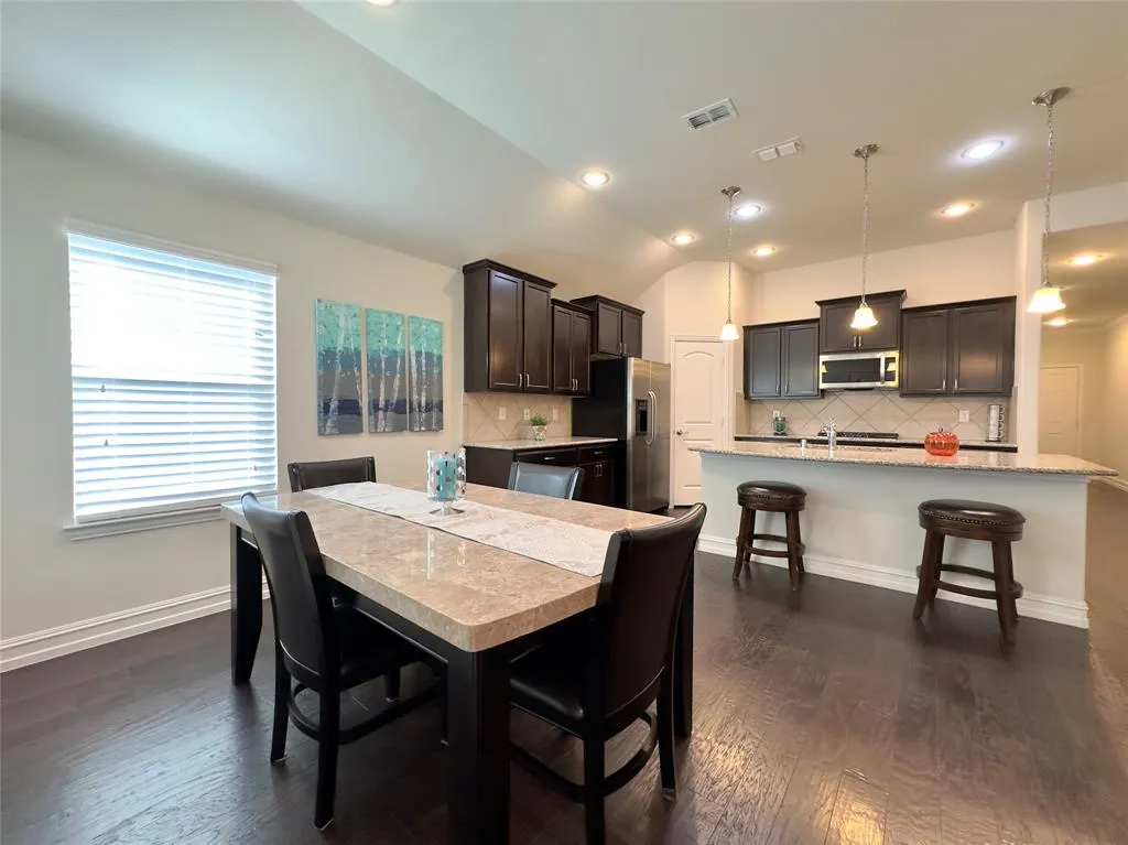 6808 Lighthouse Lane