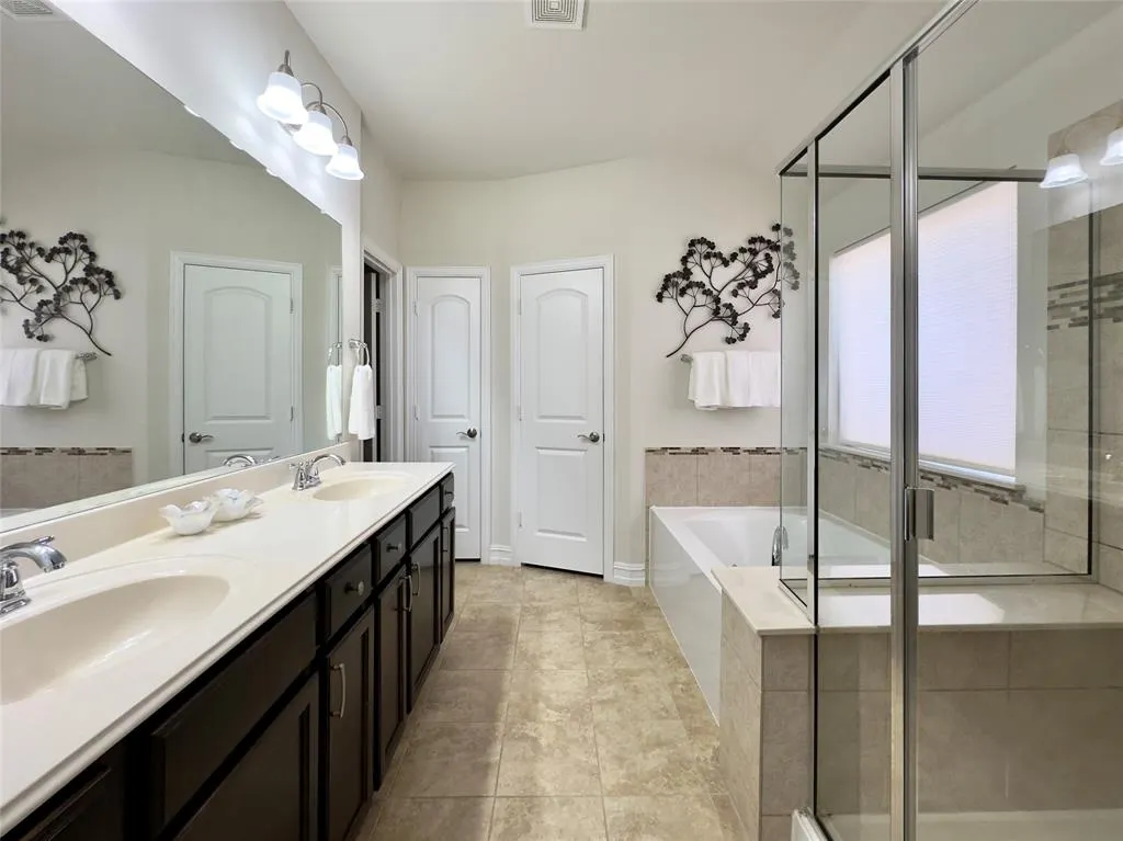 6808 Lighthouse Lane