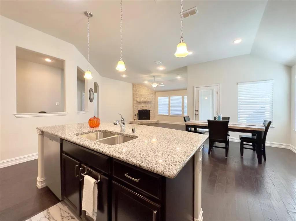 6808 Lighthouse Lane