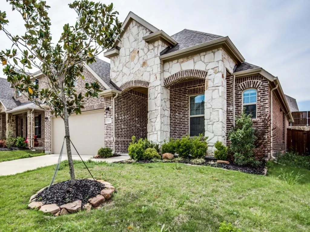 812 Llano Falls Drive