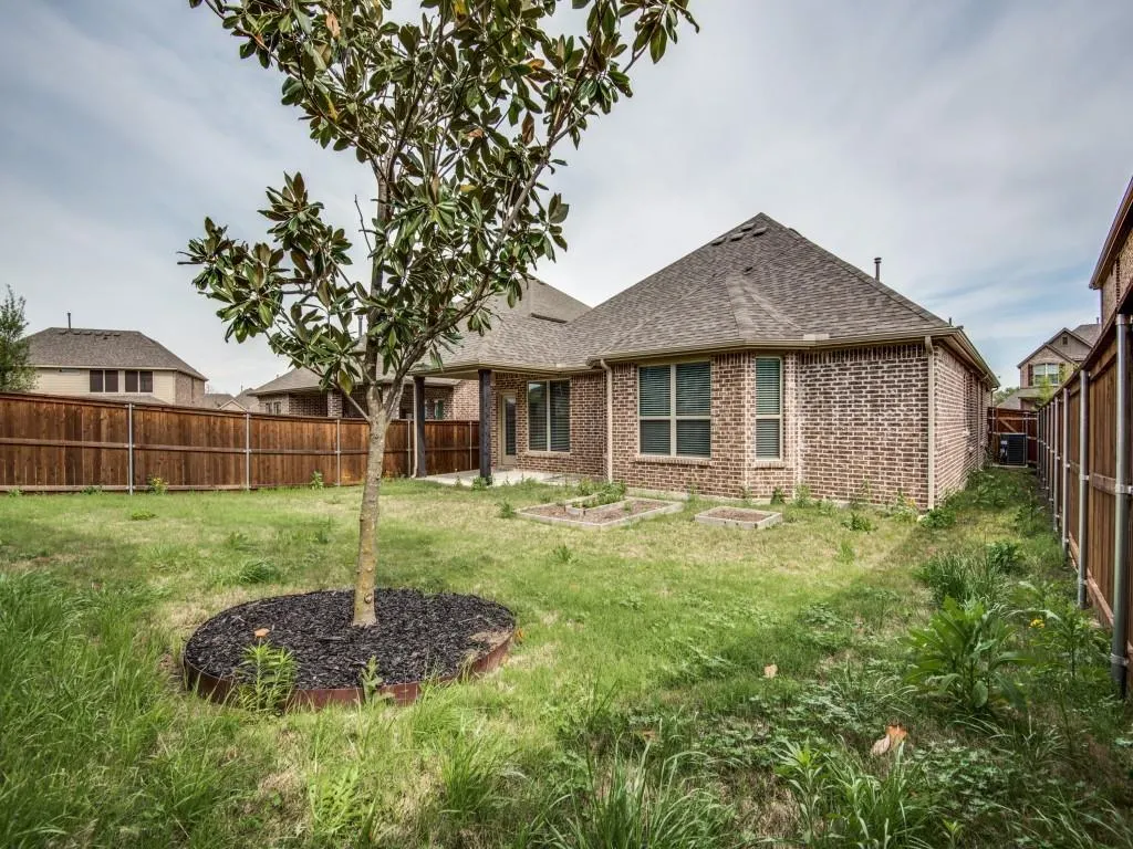 812 Llano Falls Drive