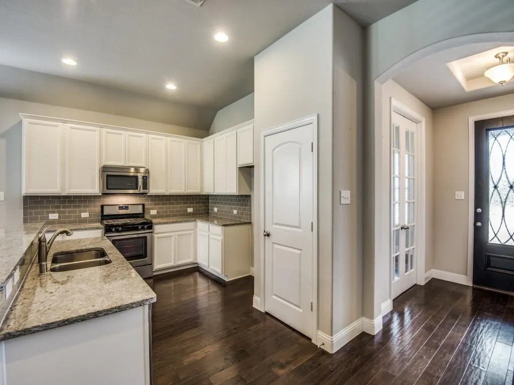 812 Llano Falls Drive