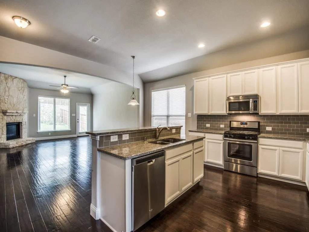 812 Llano Falls Drive