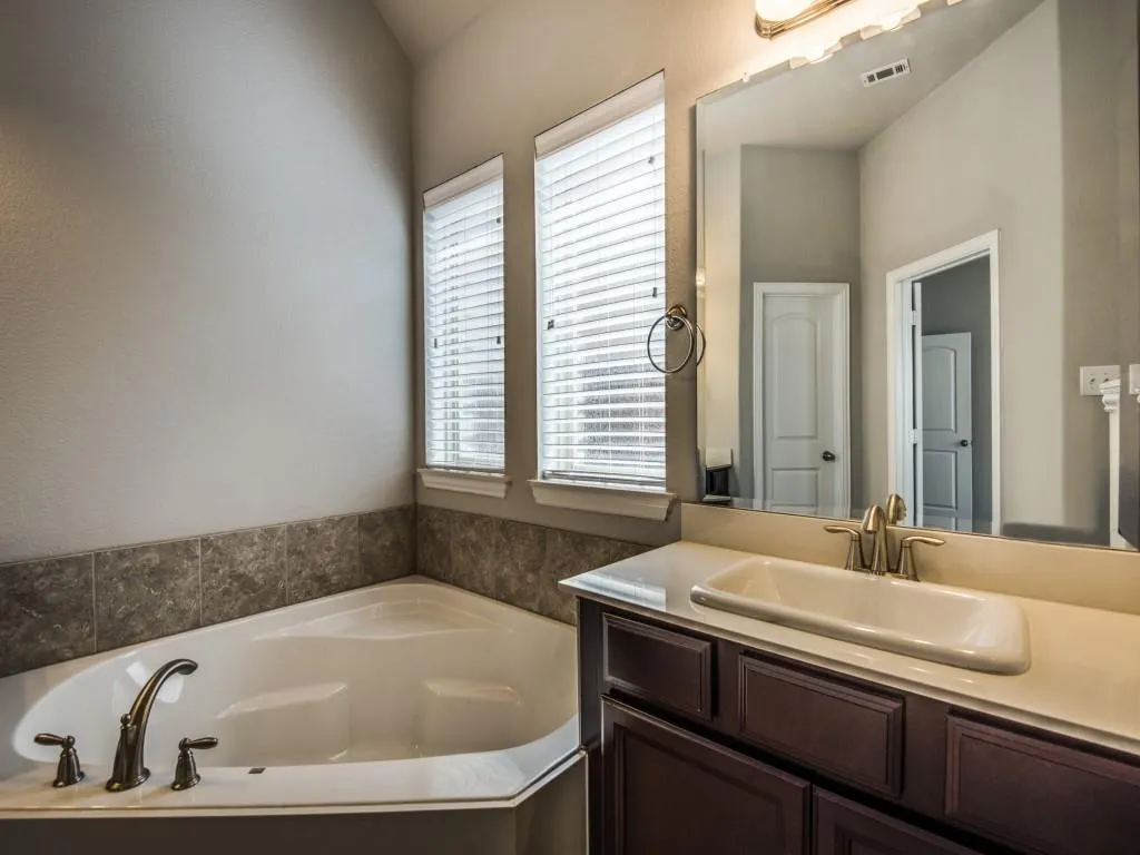 812 Llano Falls Drive