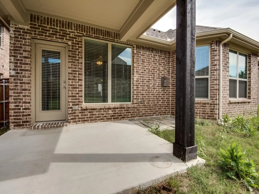 812 Llano Falls Drive