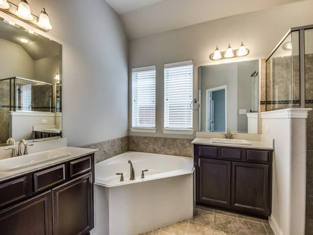 812 Llano Falls Drive