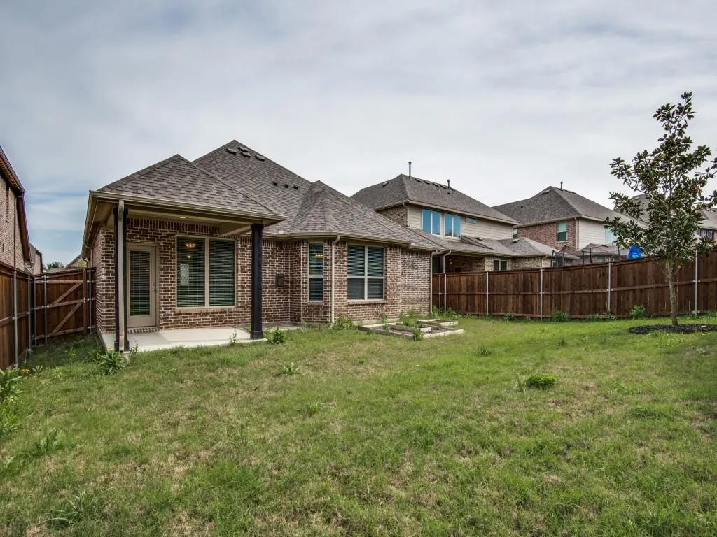 812 Llano Falls Drive