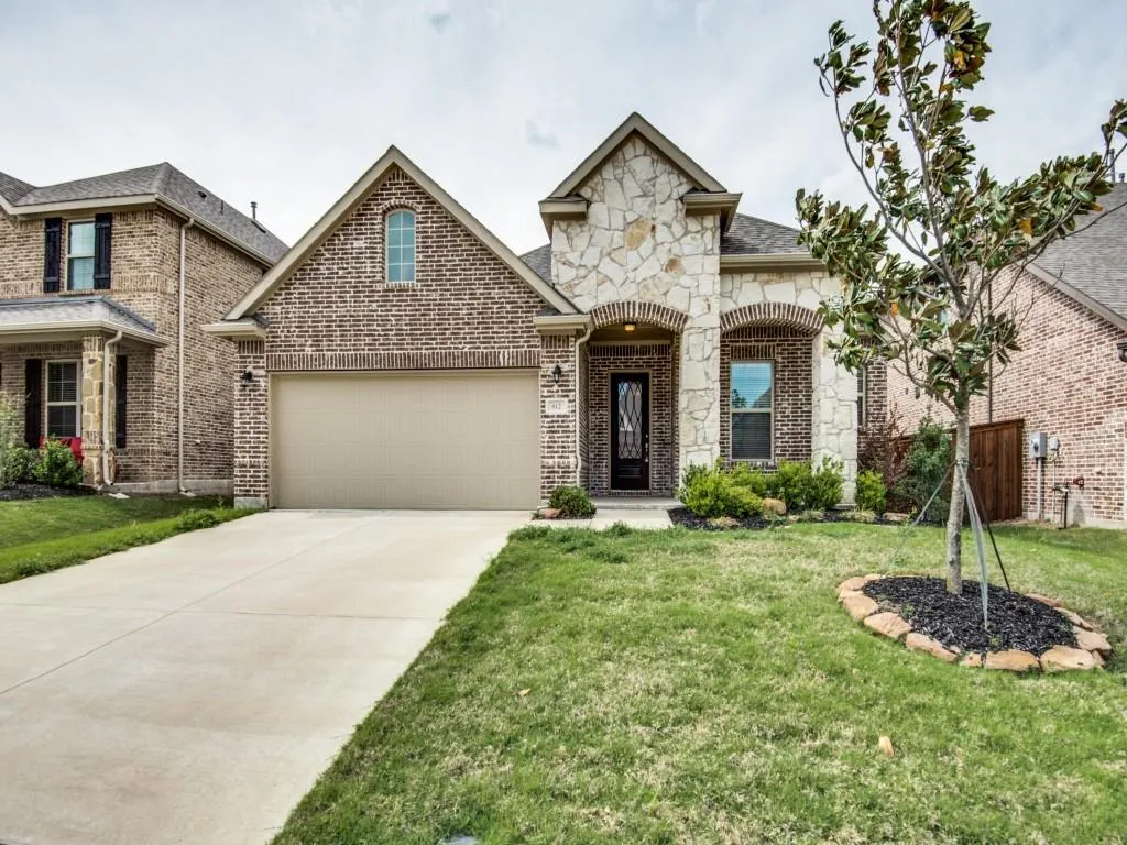 812 Llano Falls Drive
