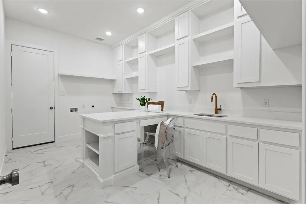2301 Oaklawn Drive
