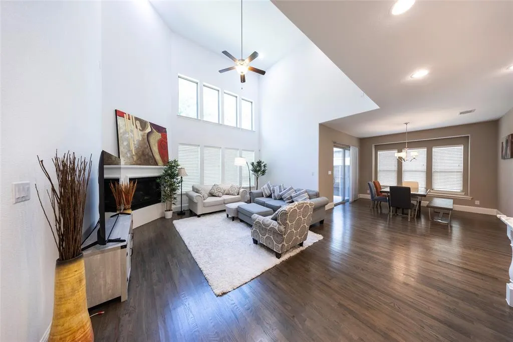 2040 Farmhouse Way