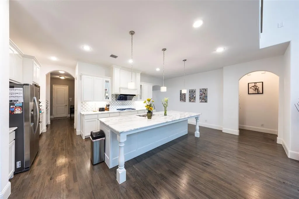 2040 Farmhouse Way