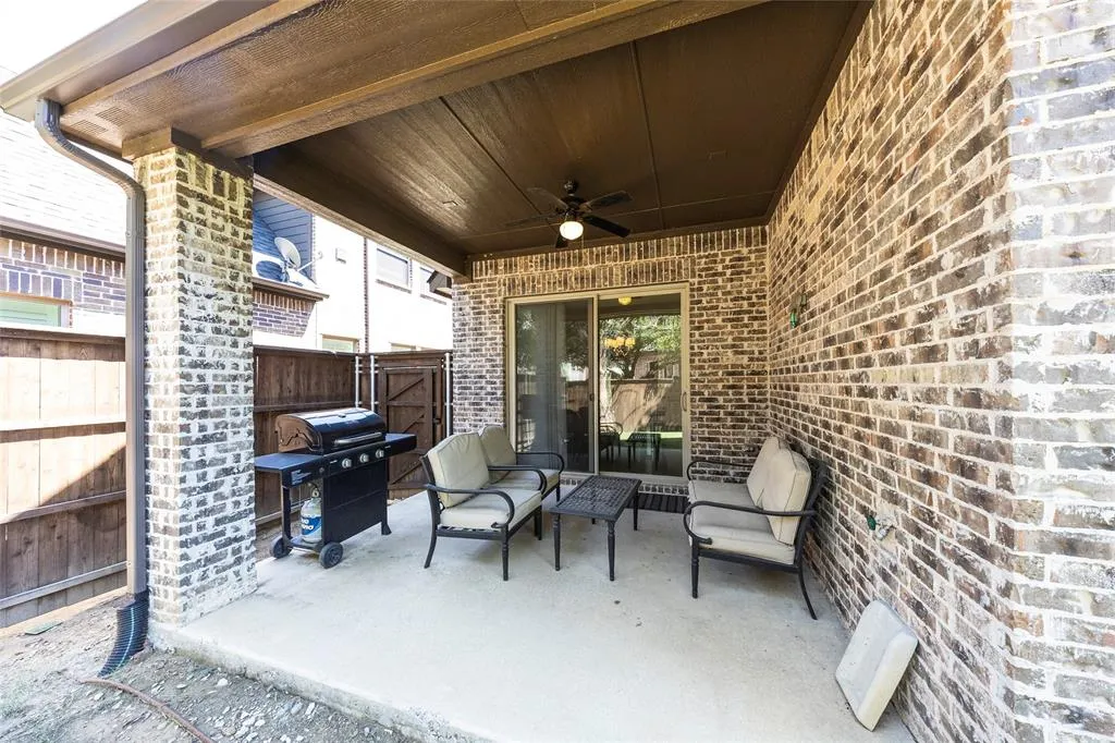 2040 Farmhouse Way