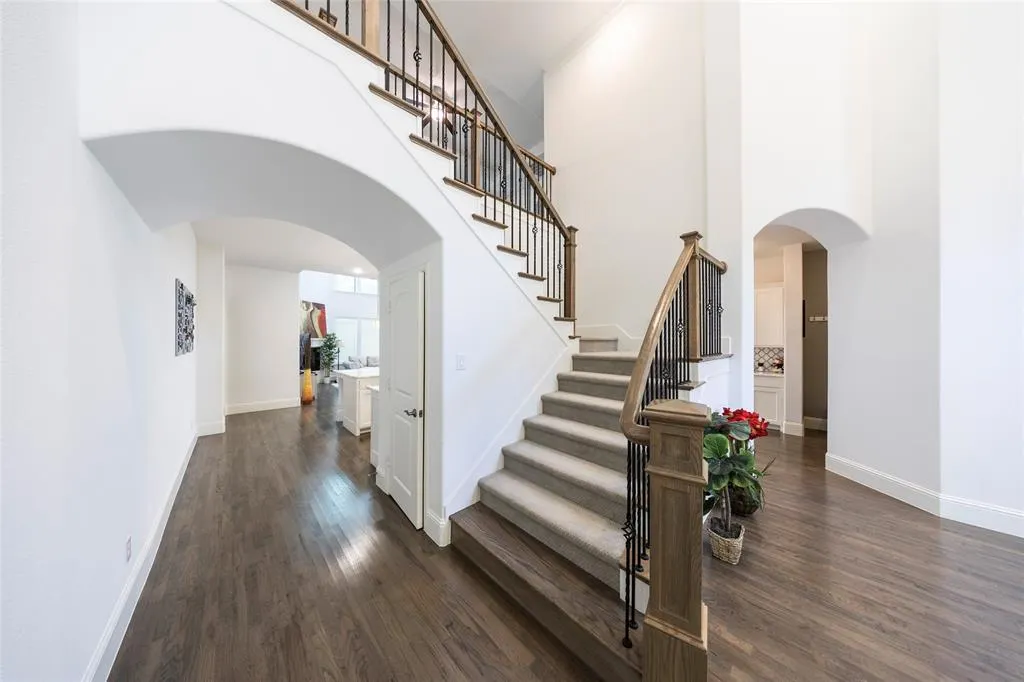2040 Farmhouse Way
