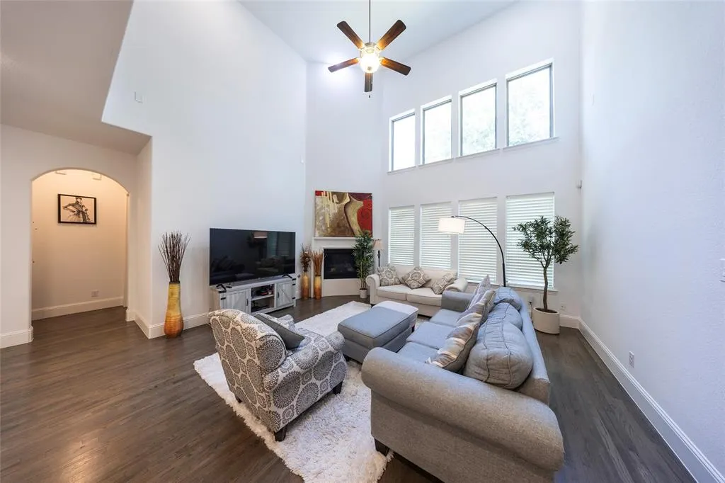 2040 Farmhouse Way