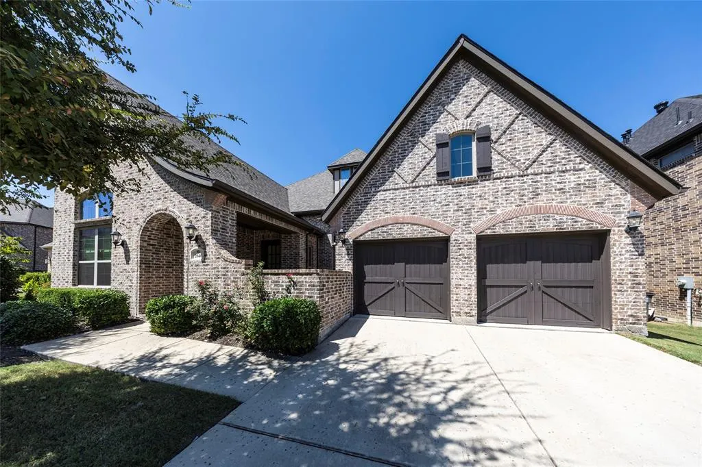 2040 Farmhouse Way