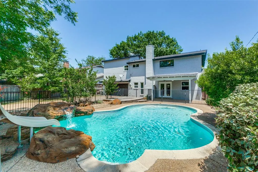 1135 La Mesa Drive