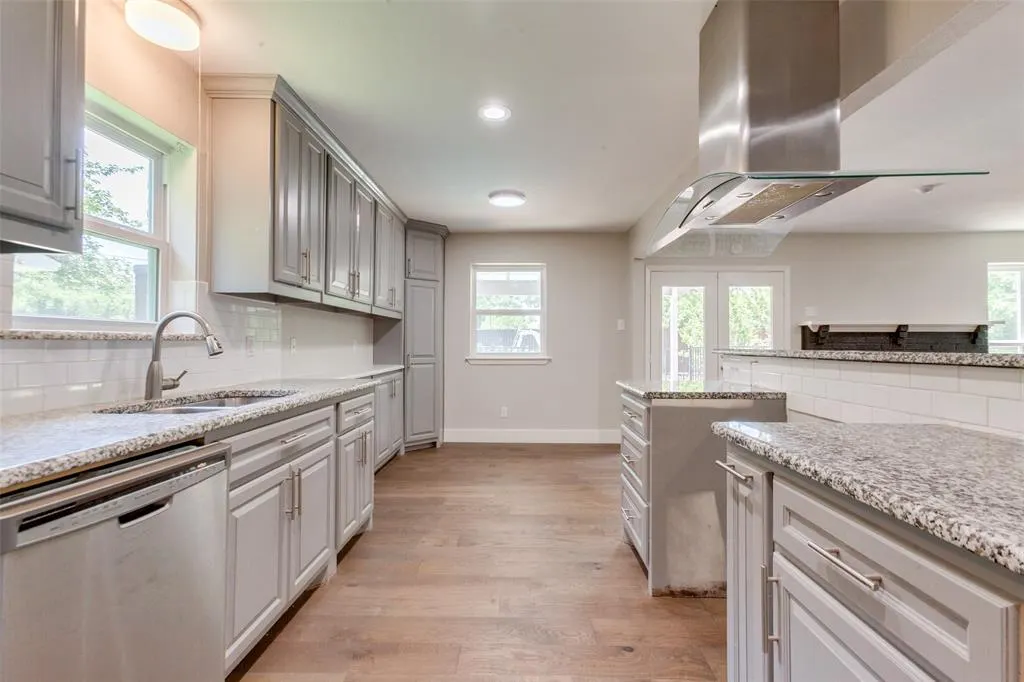 1135 La Mesa Drive