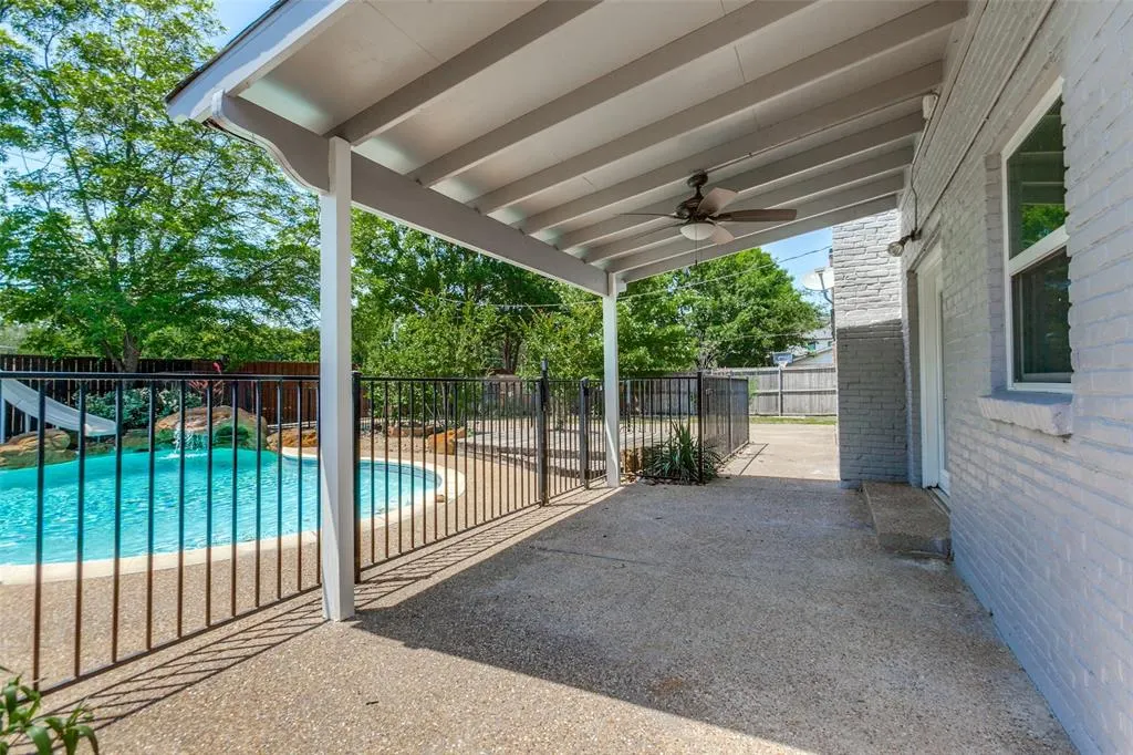 1135 La Mesa Drive