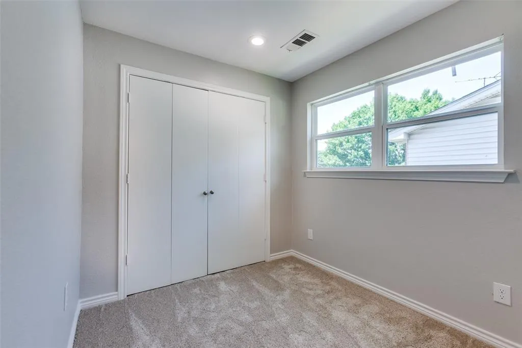 1135 La Mesa Drive