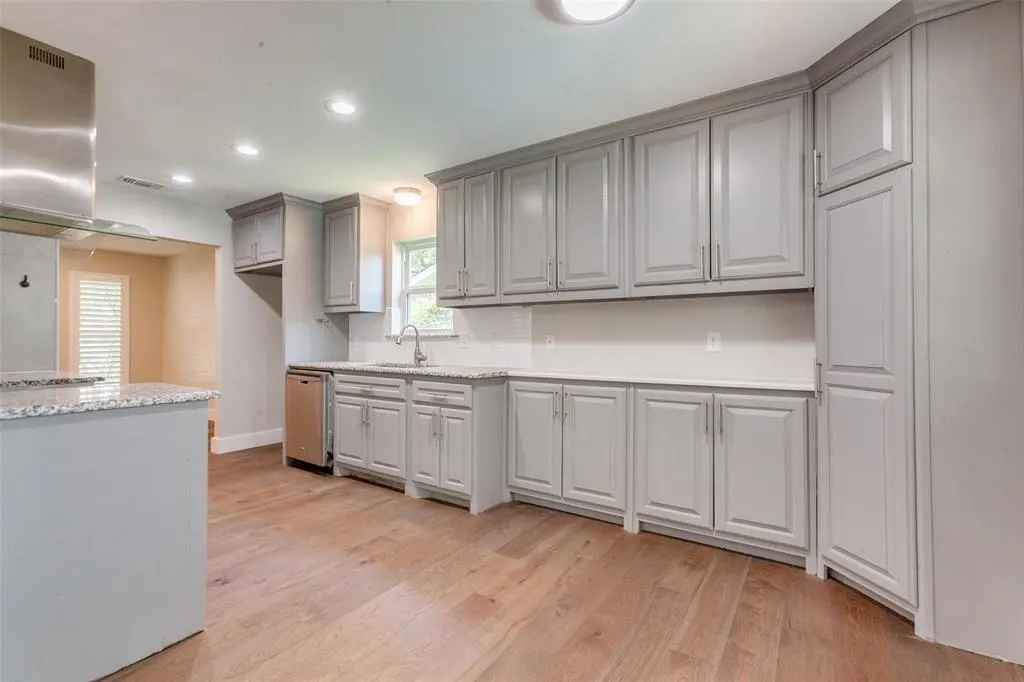 1135 La Mesa Drive