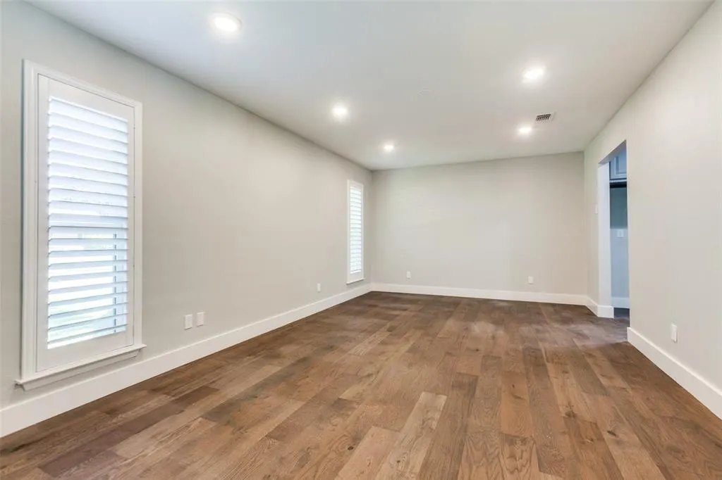 1135 La Mesa Drive