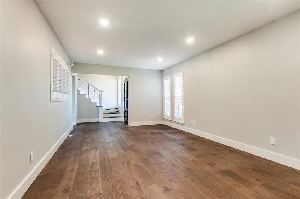 1135 La Mesa Drive