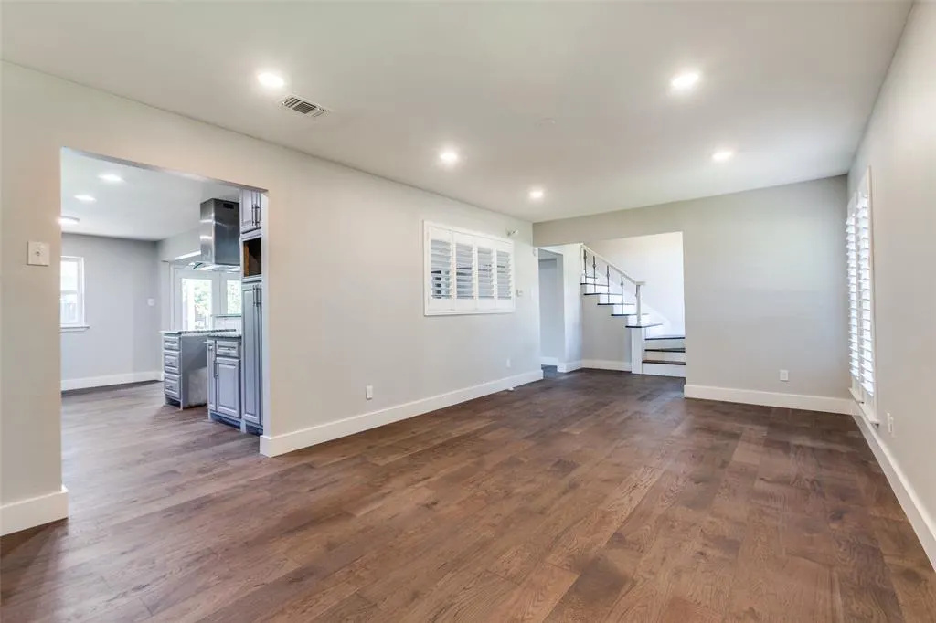 1135 La Mesa Drive