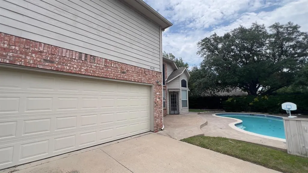 4620 Hinton Drive