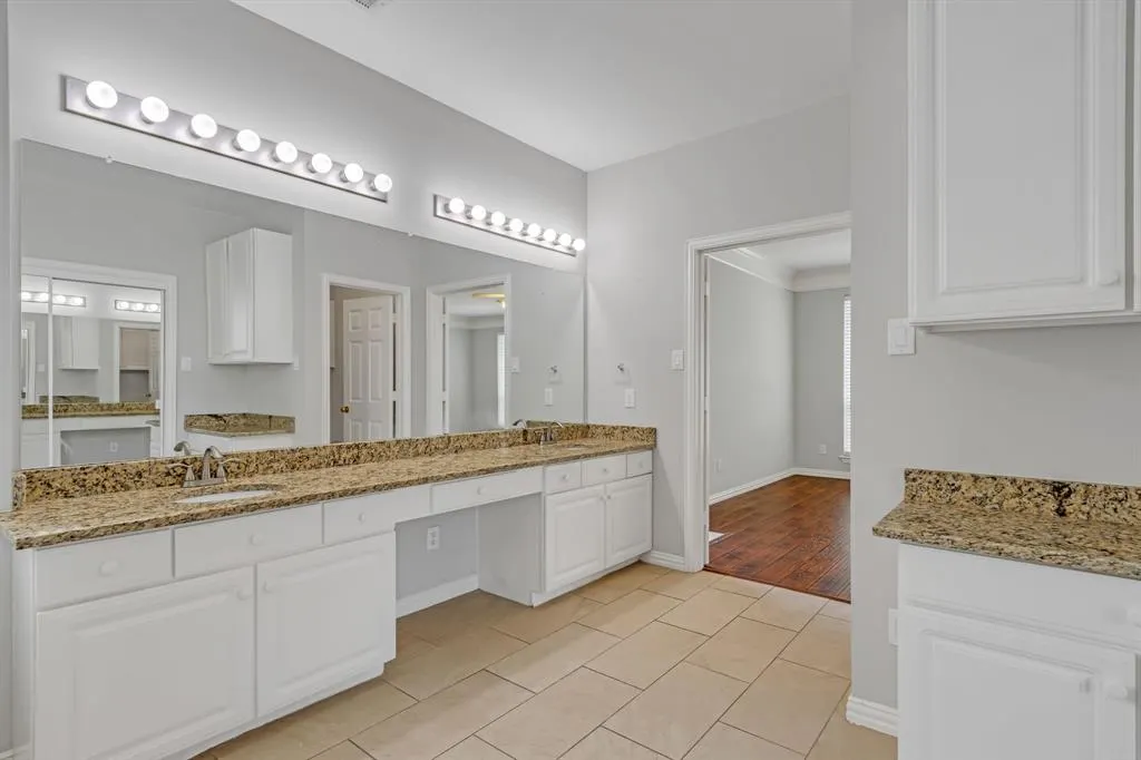 4001 Mayflower Lane