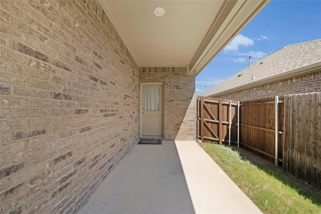1405 Crescent View Drive