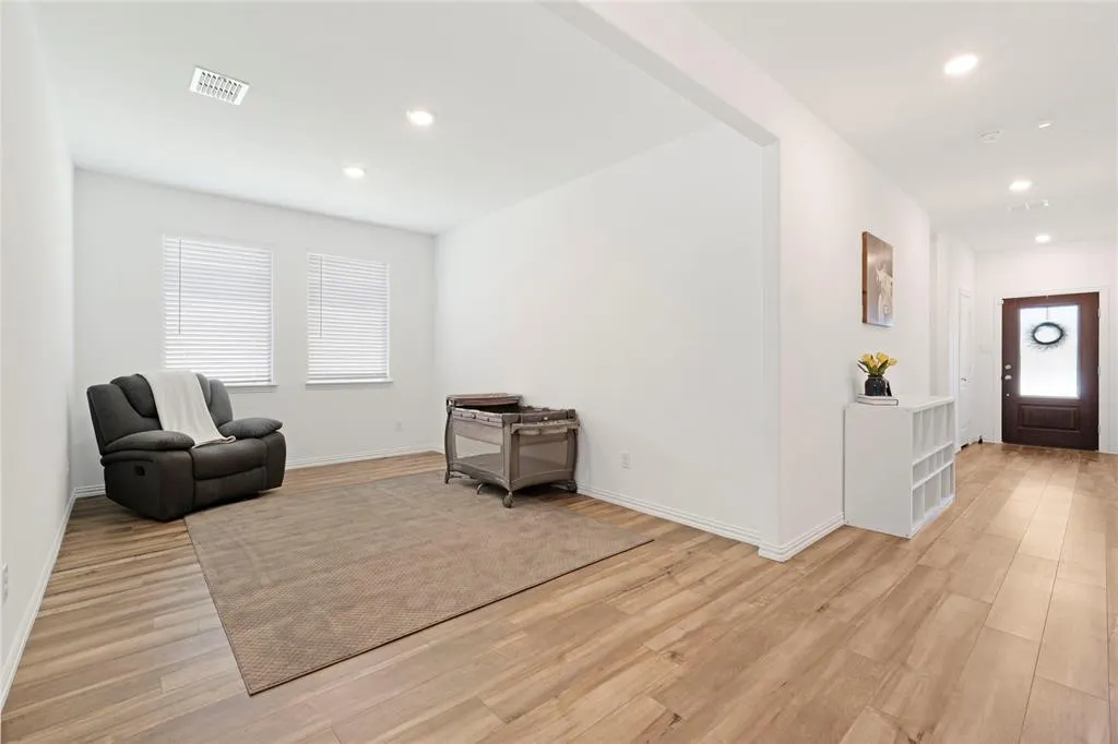 1405 Crescent View Drive