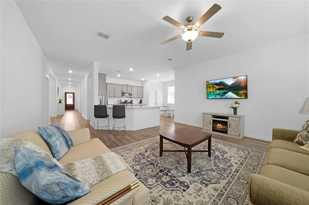 1405 Crescent View Drive