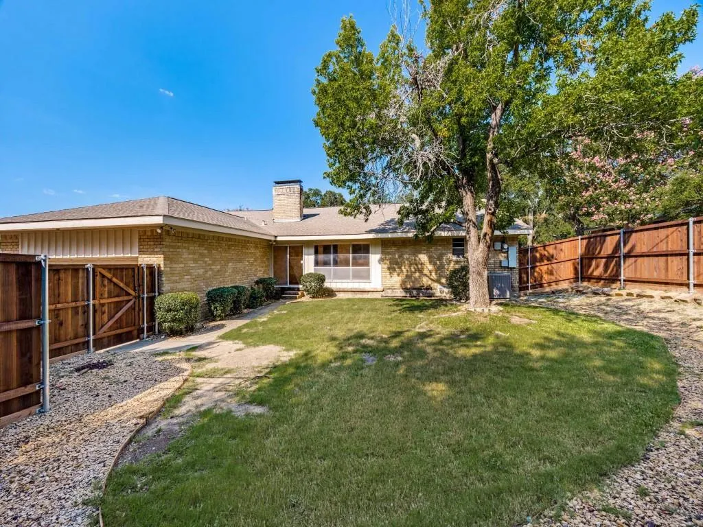 2412 Grandview Drive