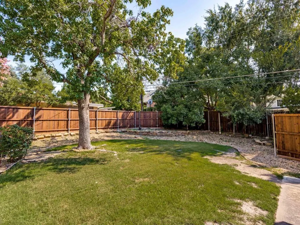 2412 Grandview Drive