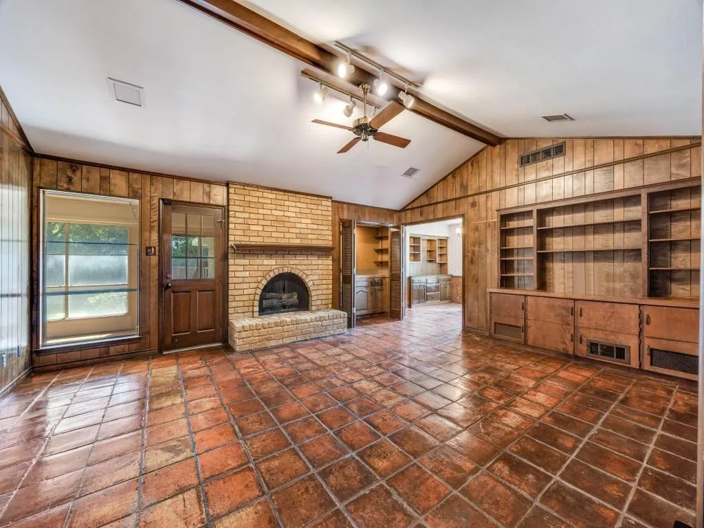 2412 Grandview Drive
