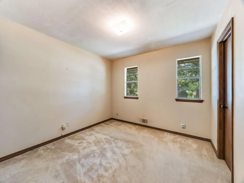 2412 Grandview Drive