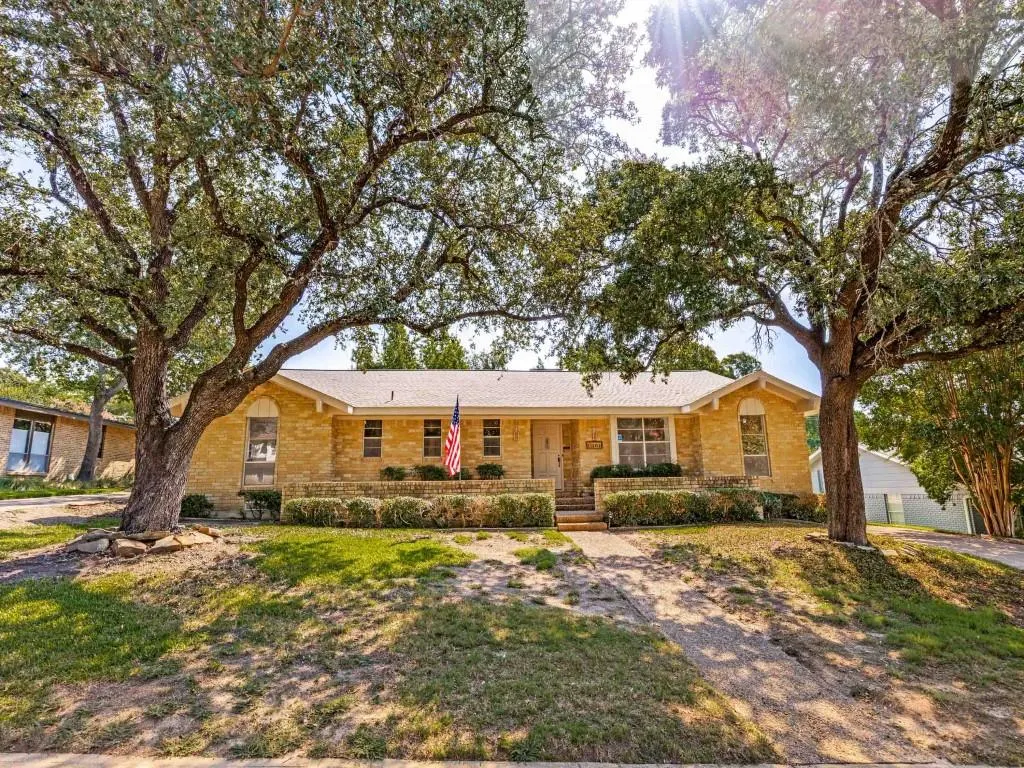 2412 Grandview Drive