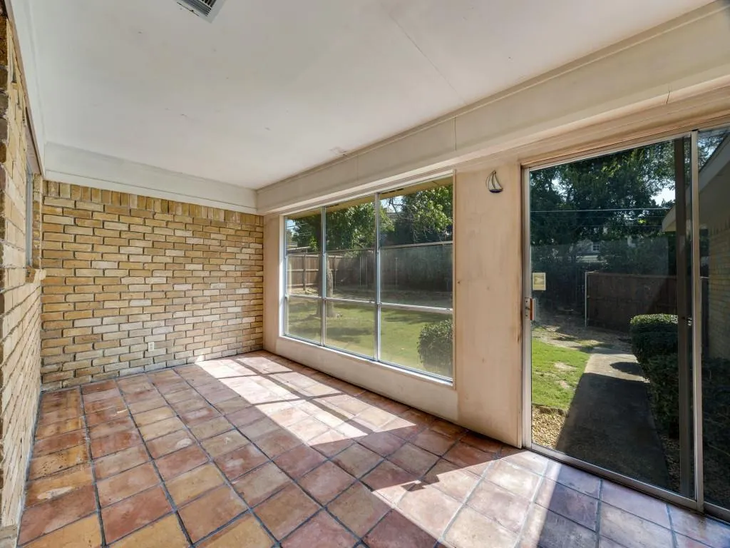 2412 Grandview Drive