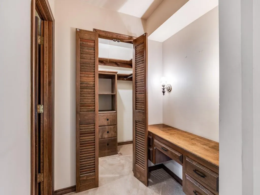 2412 Grandview Drive