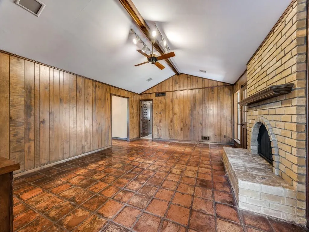 2412 Grandview Drive