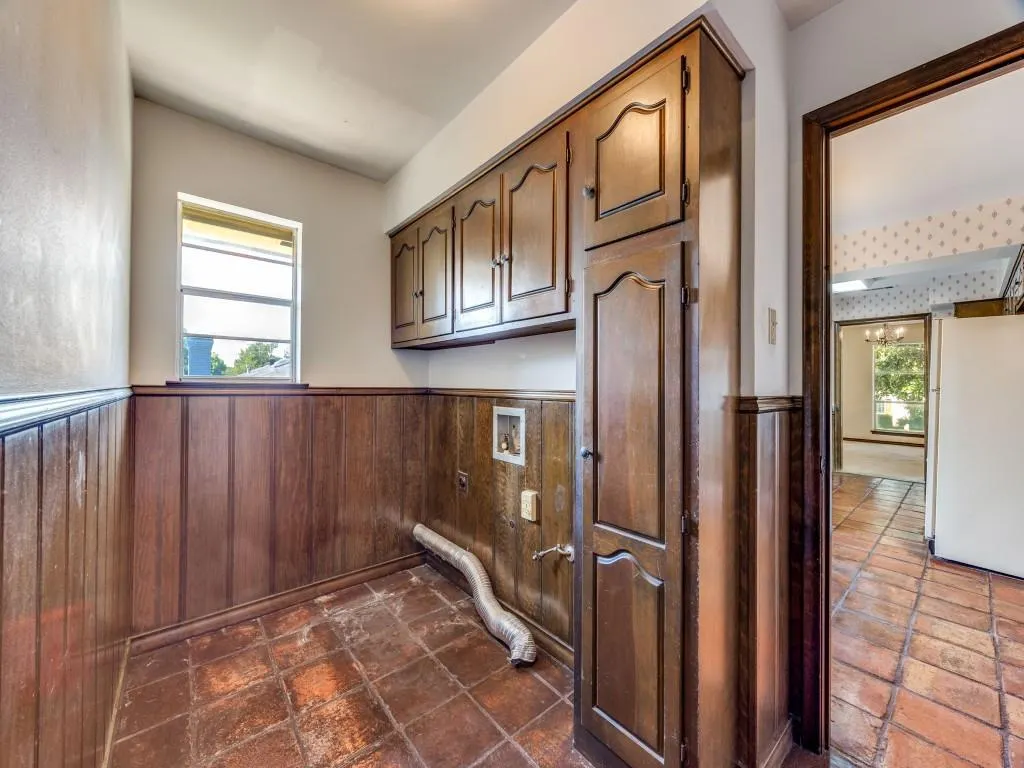 2412 Grandview Drive