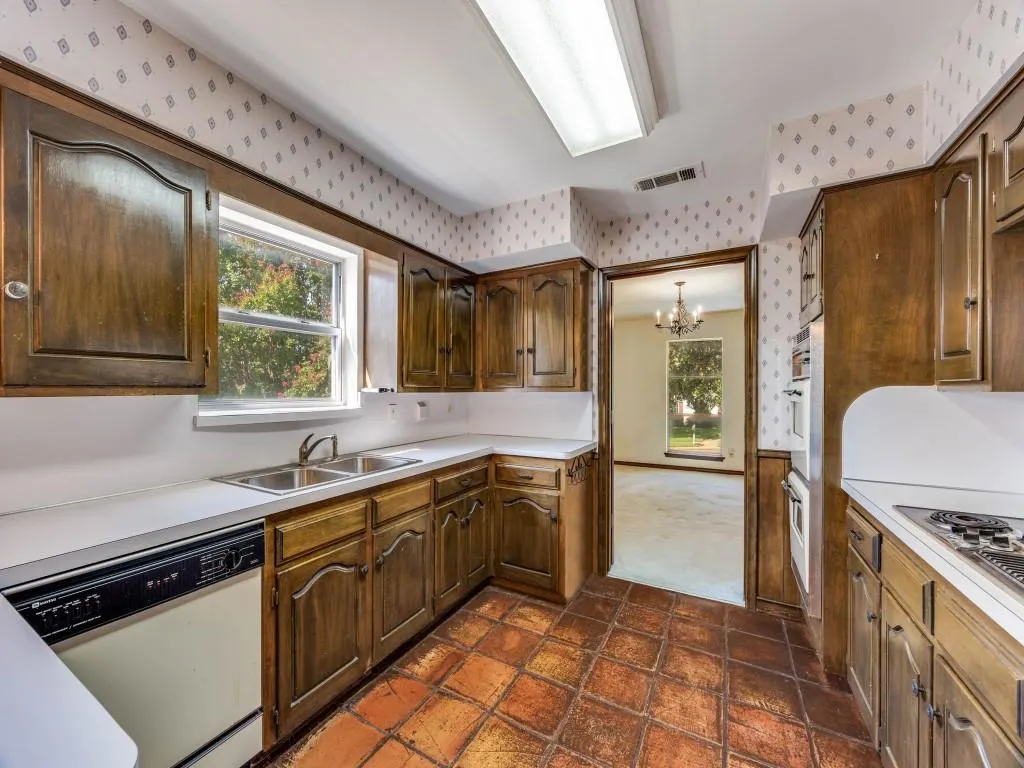 2412 Grandview Drive