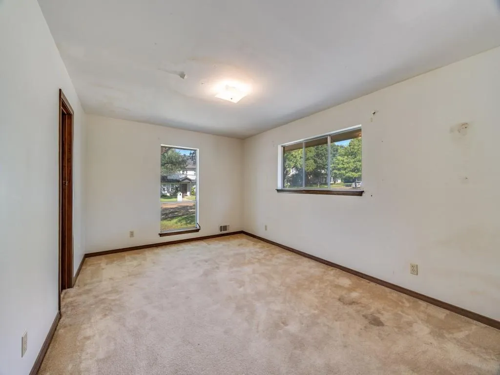 2412 Grandview Drive